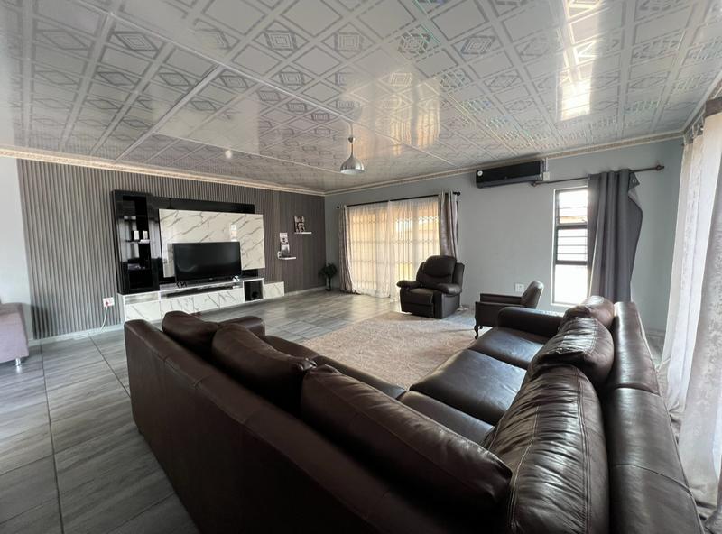 To Let 4 Bedroom Property for Rent in Kathu Northern Cape